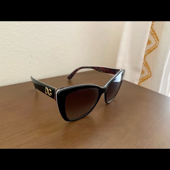 Like new Dolce & Gabbana shades - Picture 1 of 6